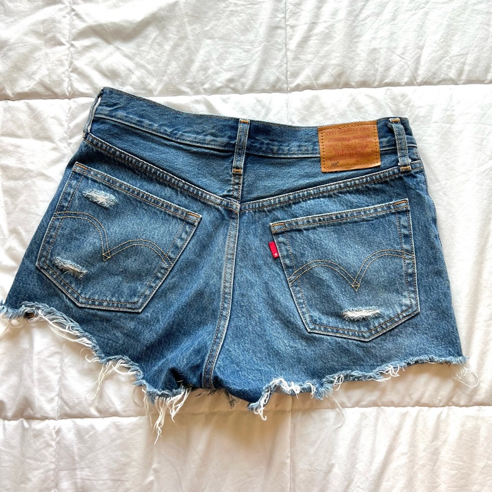 levi jean shorts - Picture 3 of 7
